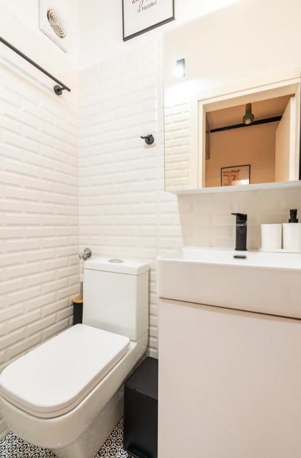 Cute Tiny Apartment In The Heart Of Flisvos Athén Kültér fotó